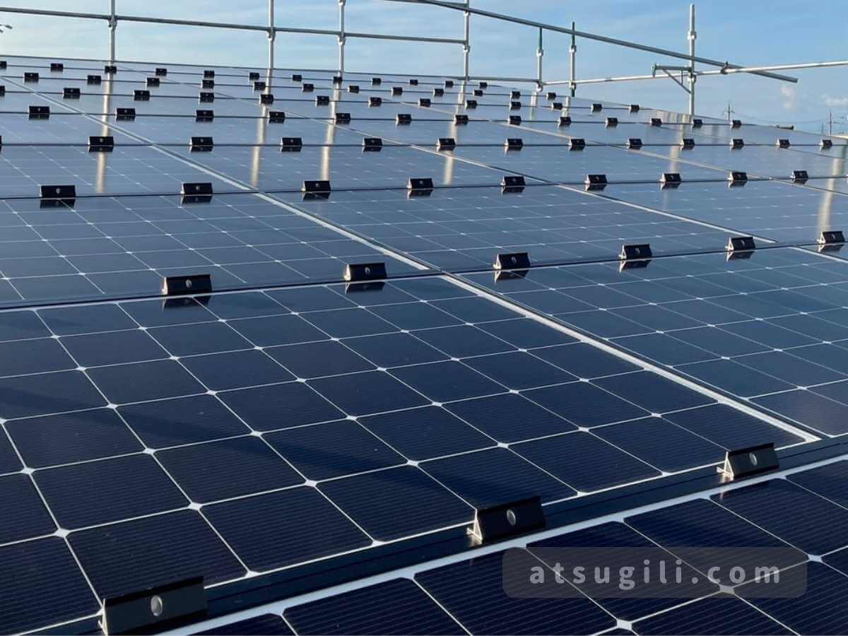 一条工務店の規格住宅｜HUGme（ハグミー）で付けたい「８つのオプション」：屋根一体型の太陽光パネル＋蓄電池